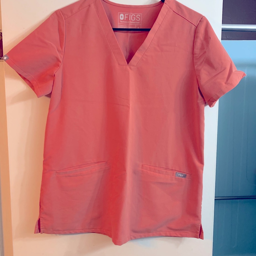 Figs women’s Coral Casma three pocket scrub top